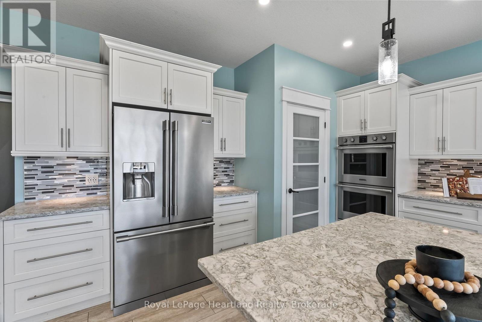 411 Jane Street, Minto, ON - Indoor Photo Showing Kitchen With Stainless Steel Kitchen With Upgraded Kitchen