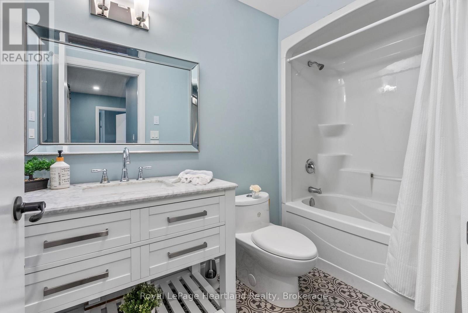411 Jane Street, Minto, ON - Indoor Photo Showing Bathroom