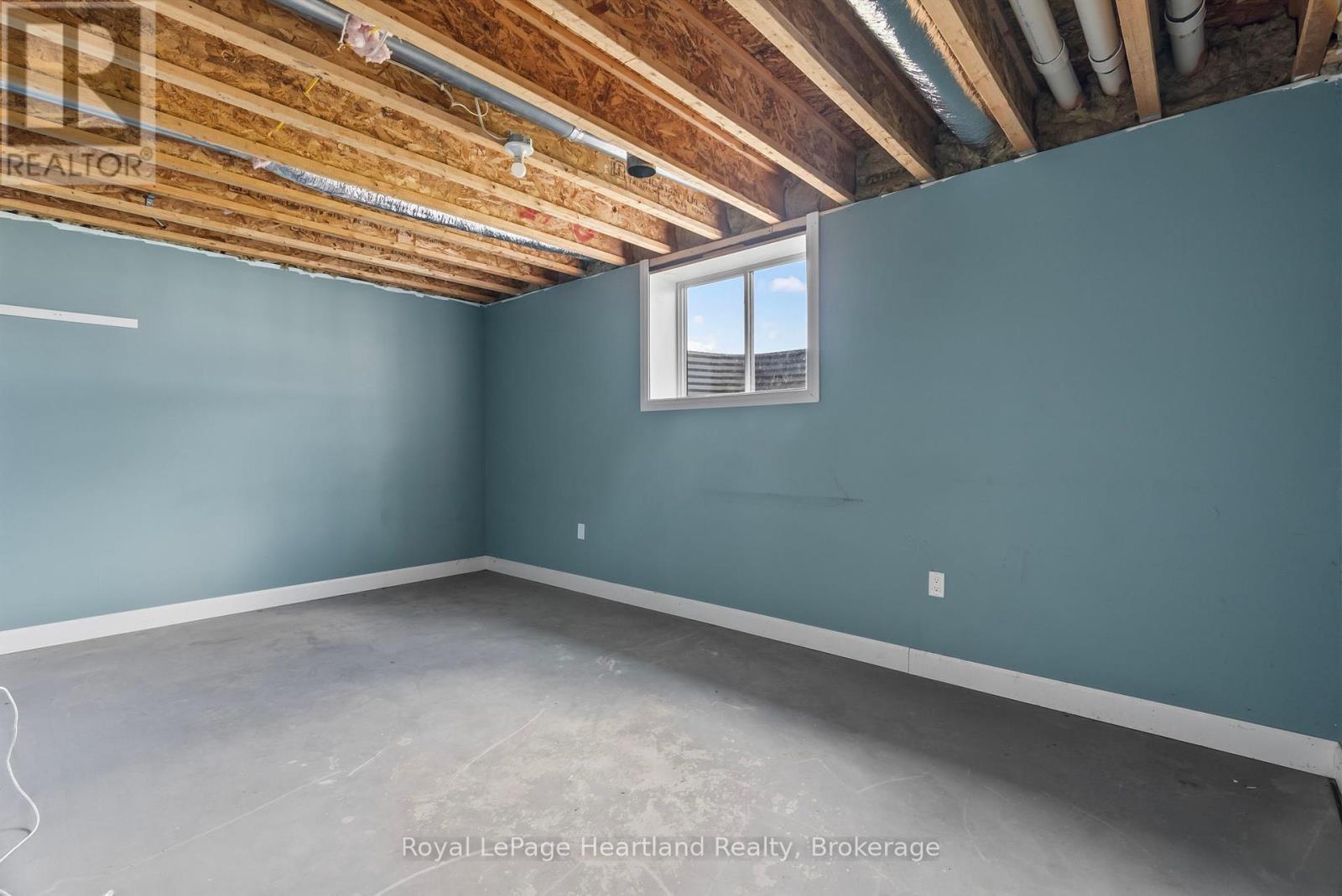 411 Jane Street, Minto, ON - Indoor