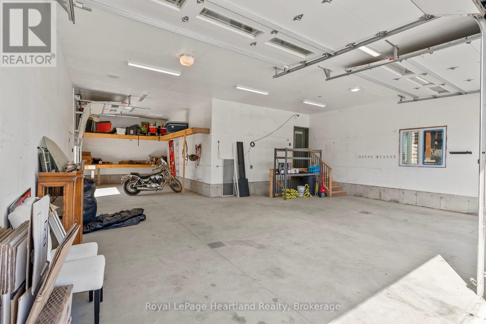 411 Jane Street, Minto, ON - Indoor Photo Showing Garage