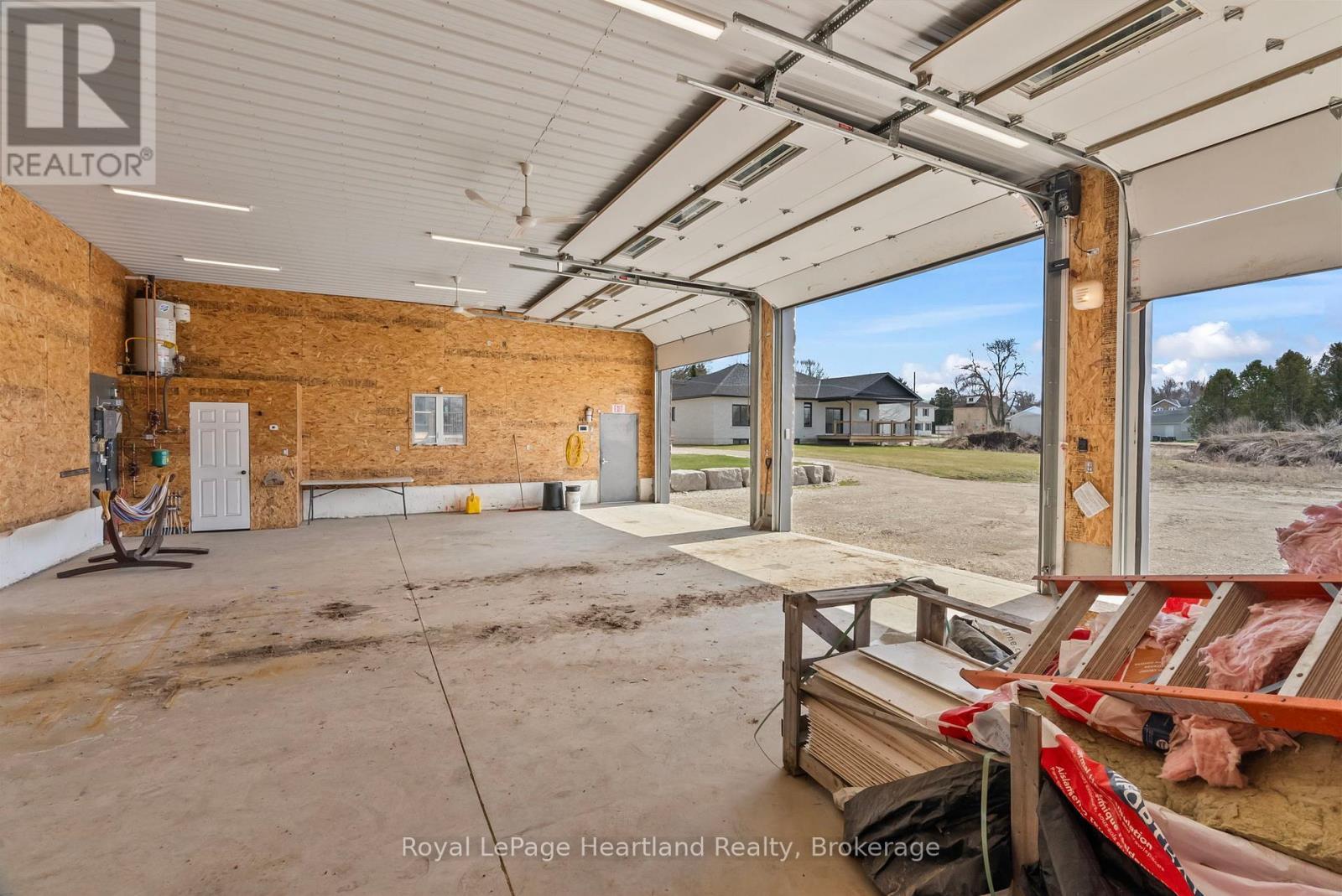 411 Jane Street, Minto, ON - Indoor Photo Showing Garage