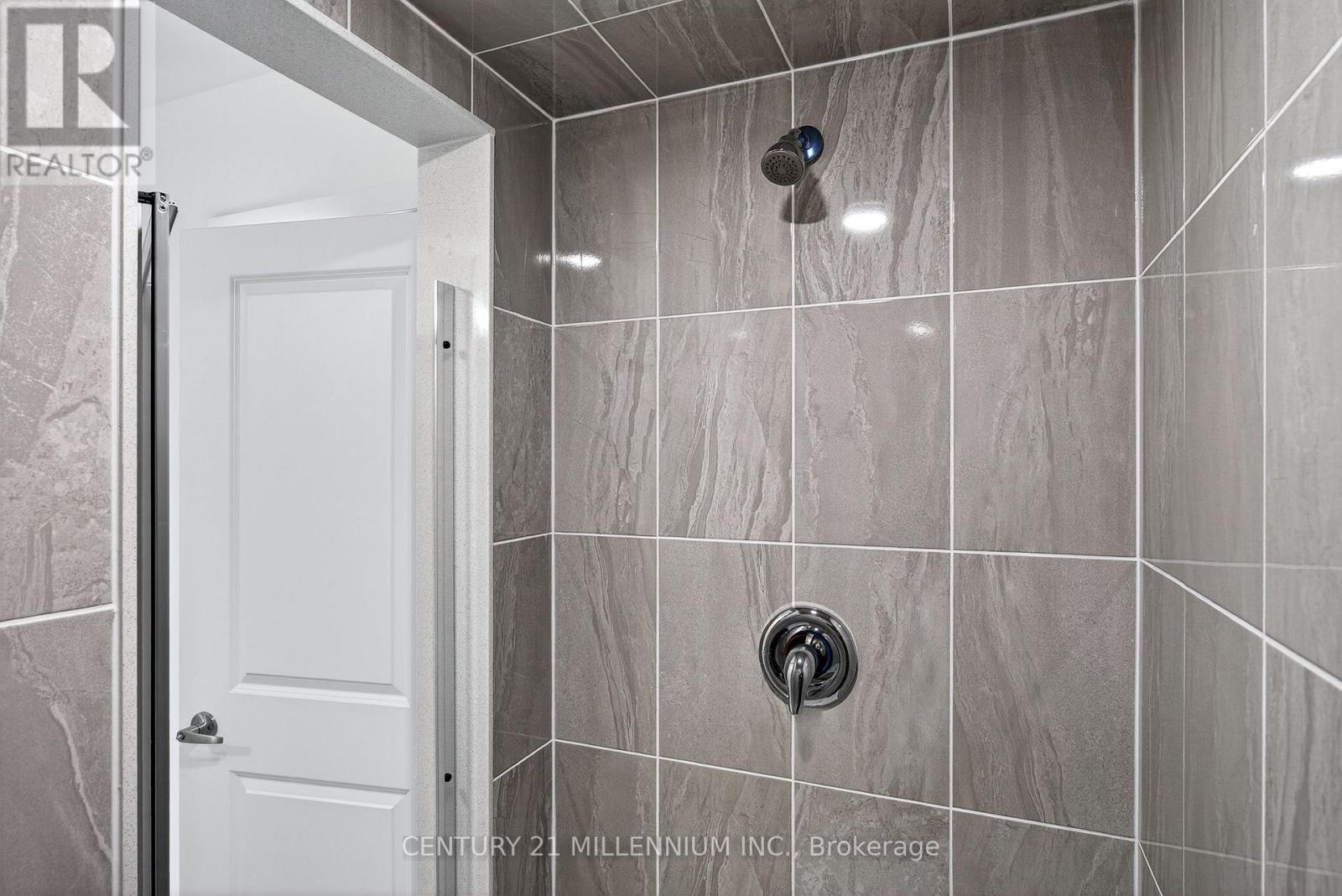 100 Walden Drive, Shelburne, ON - Indoor Photo Showing Bathroom