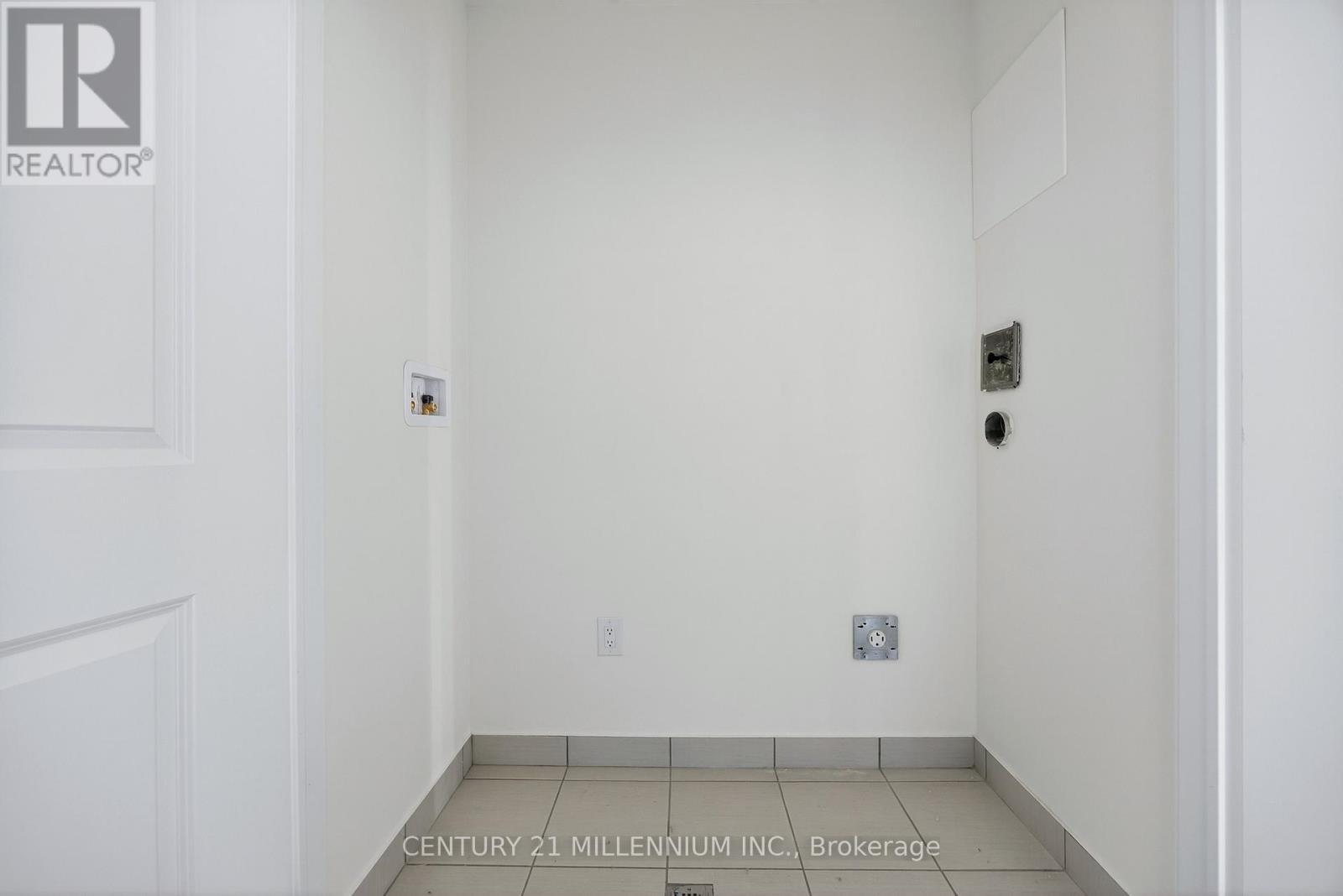 2nd floor laundry off the main hall way - 100 Walden Drive, Shelburne, ON - Indoor Photo Showing Other Room