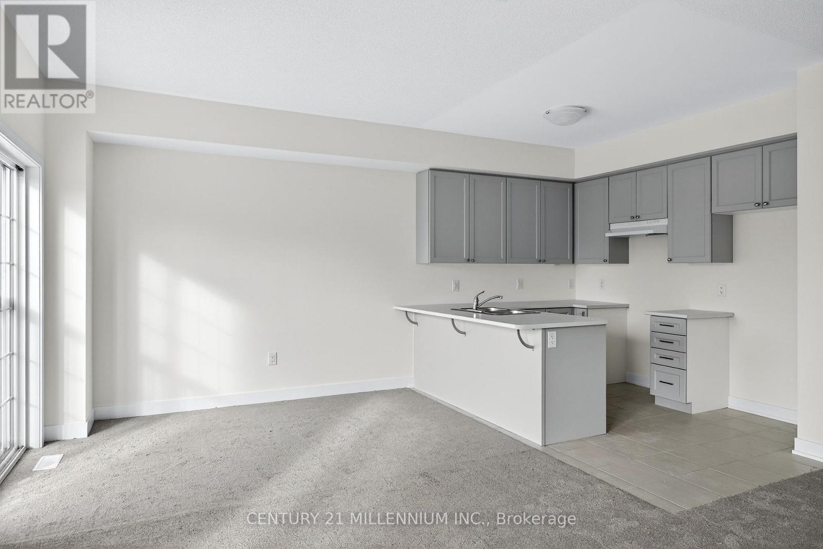 Kitchen & Eating area - 100 Walden Drive, Shelburne, ON - Indoor Photo Showing Kitchen