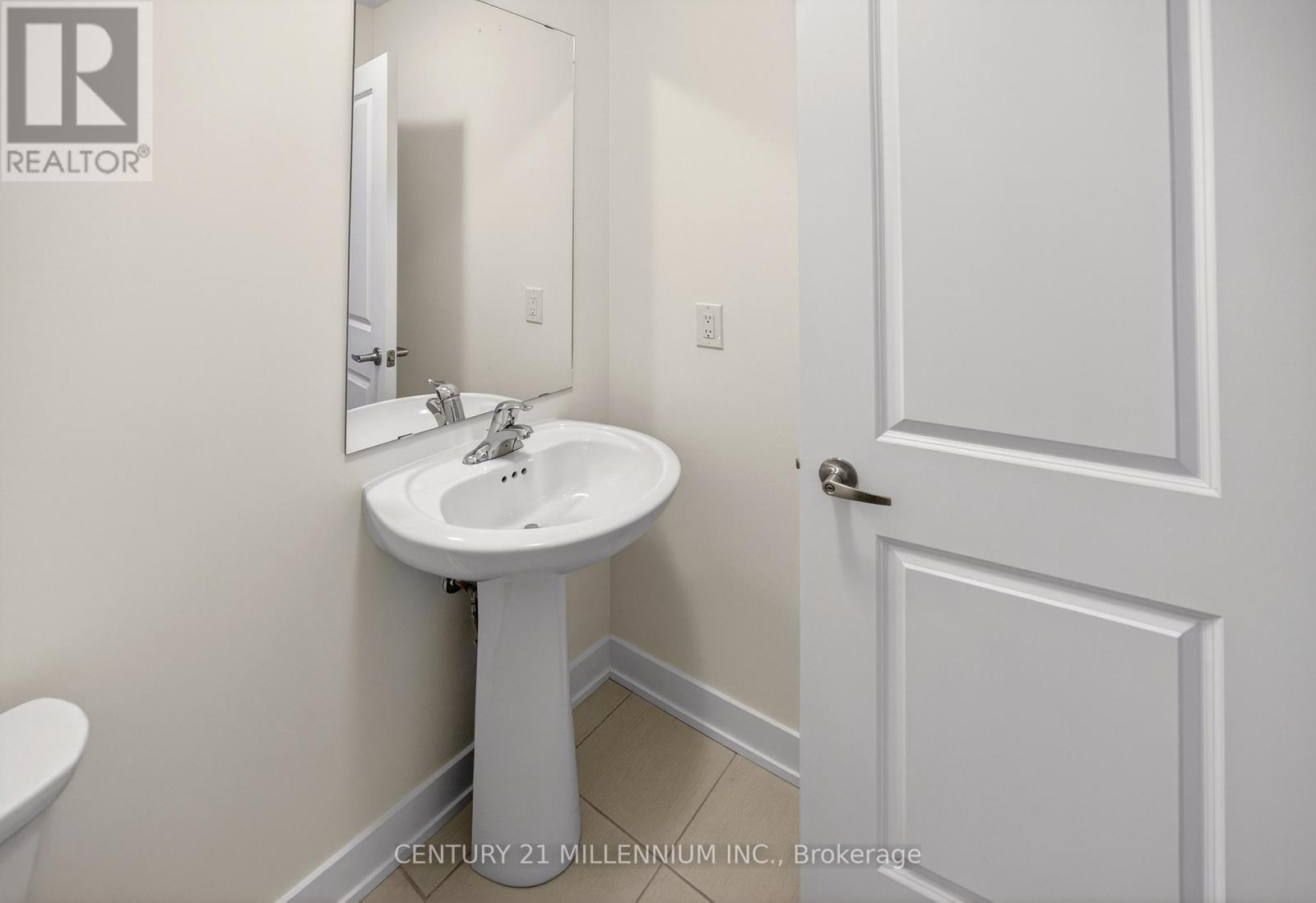Main floor 2pc - 100 Walden Drive, Shelburne, ON - Indoor Photo Showing Bathroom
