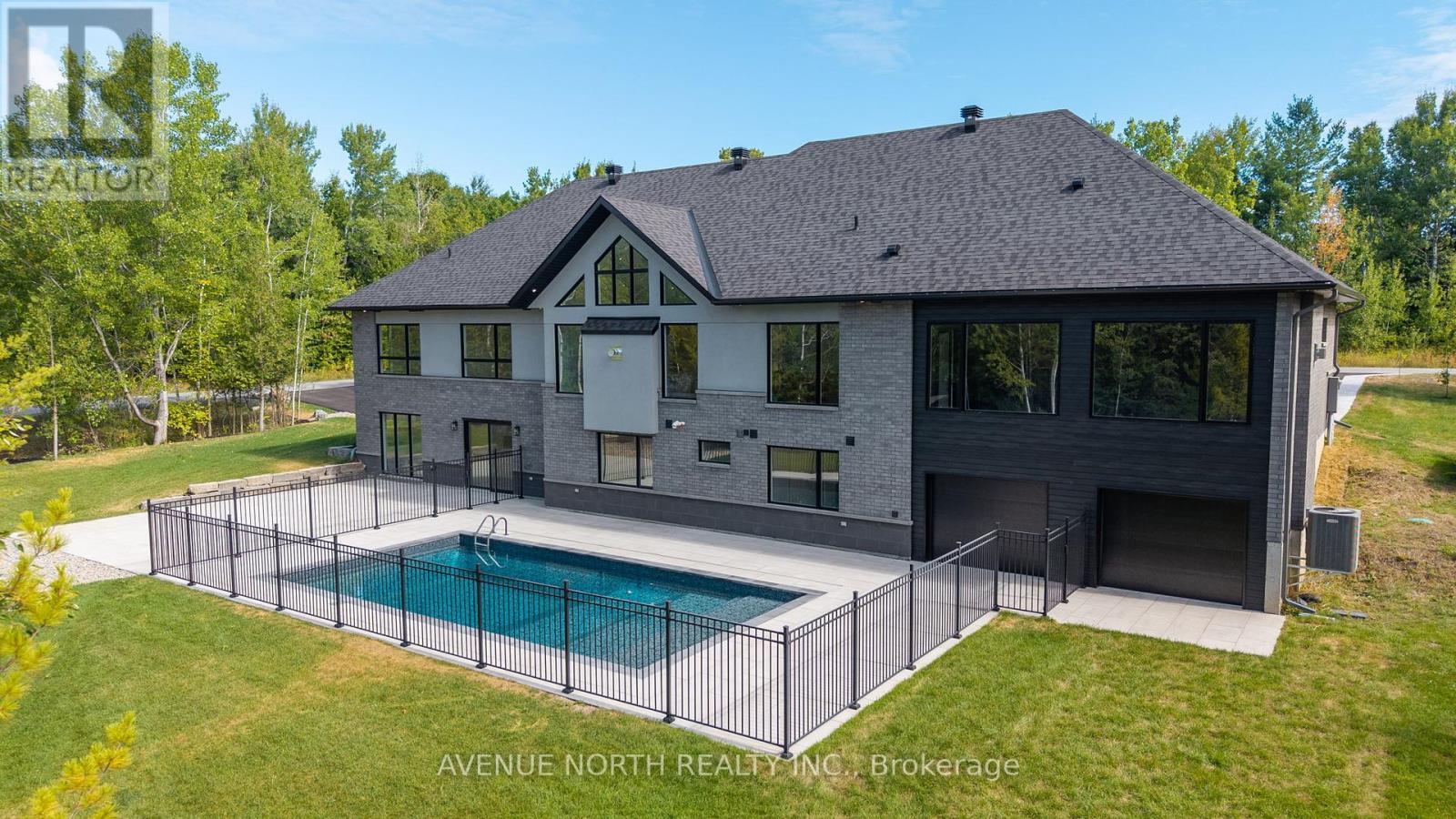 135 Cherryhill Drive, Ottawa, ON - Outdoor With In Ground Pool