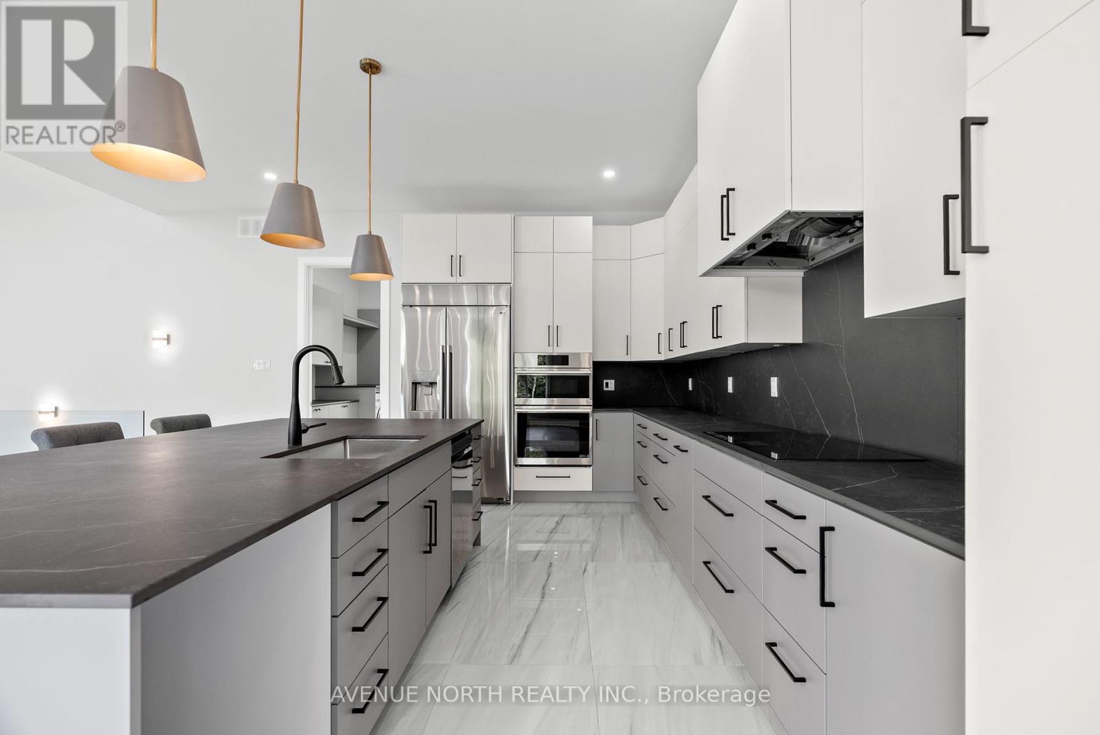 135 Cherryhill Drive, Ottawa, ON - Indoor Photo Showing Kitchen With Upgraded Kitchen