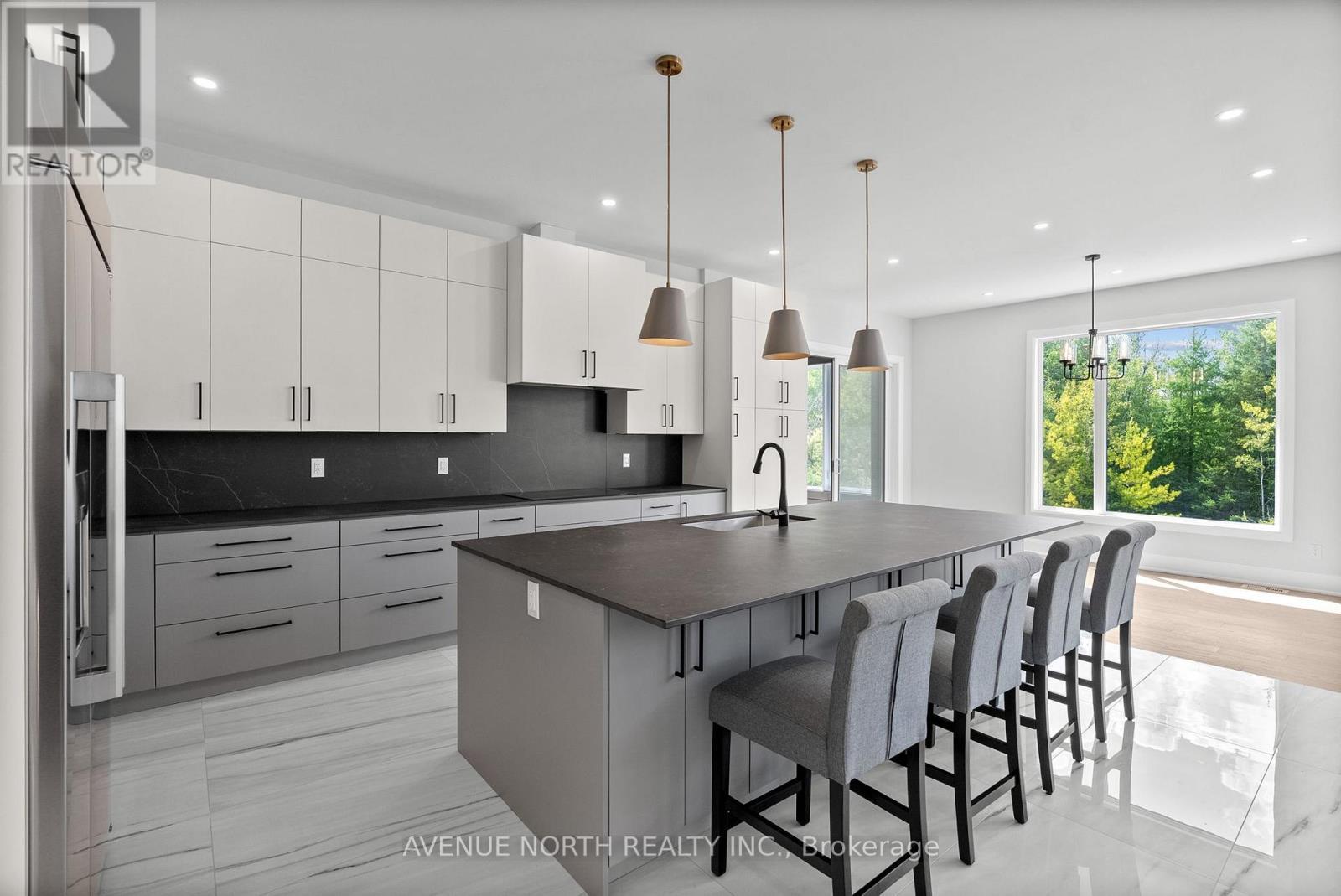 135 Cherryhill Drive, Ottawa, ON - Indoor Photo Showing Kitchen With Upgraded Kitchen