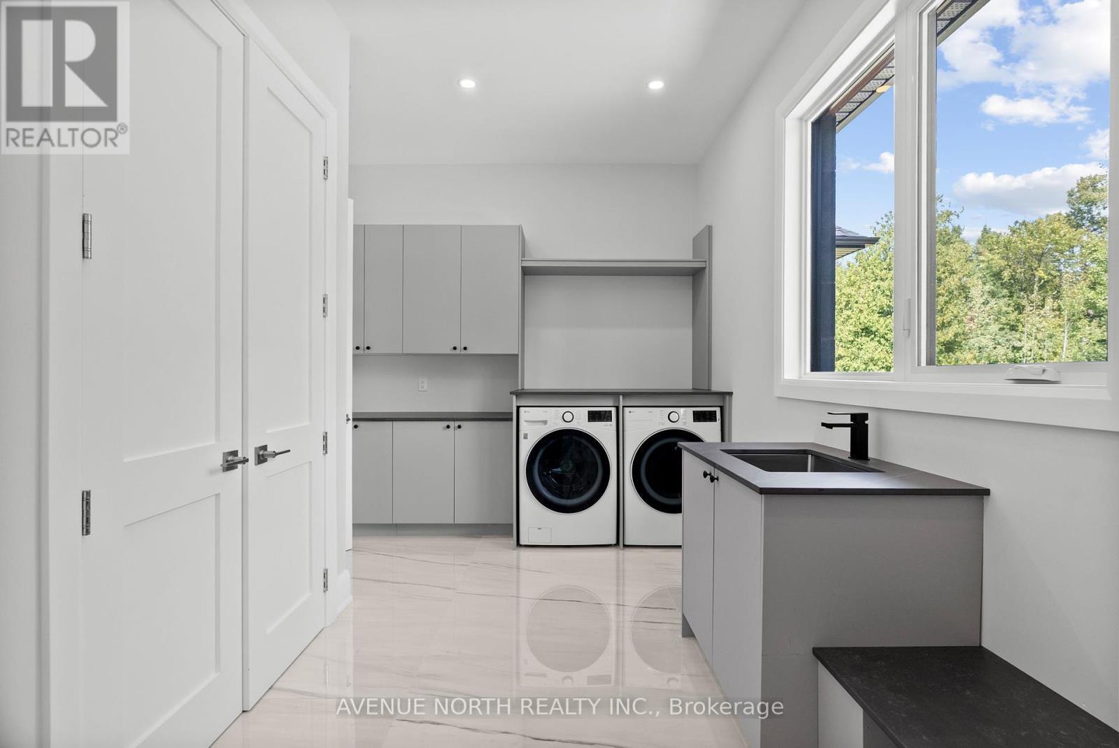 135 Cherryhill Drive, Ottawa, ON - Indoor Photo Showing Laundry Room