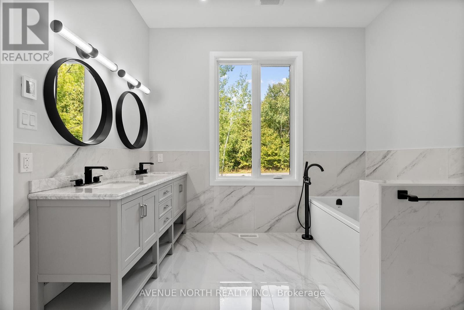 135 Cherryhill Drive, Ottawa, ON - Indoor