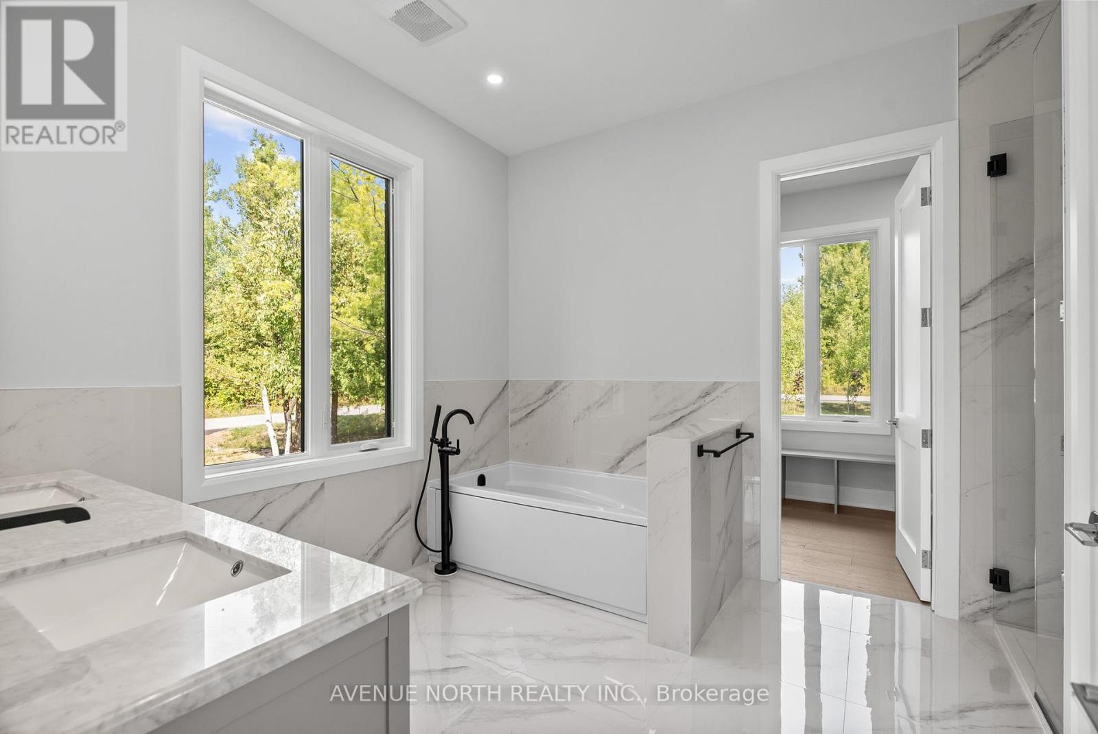 135 Cherryhill Drive, Ottawa, ON - Indoor