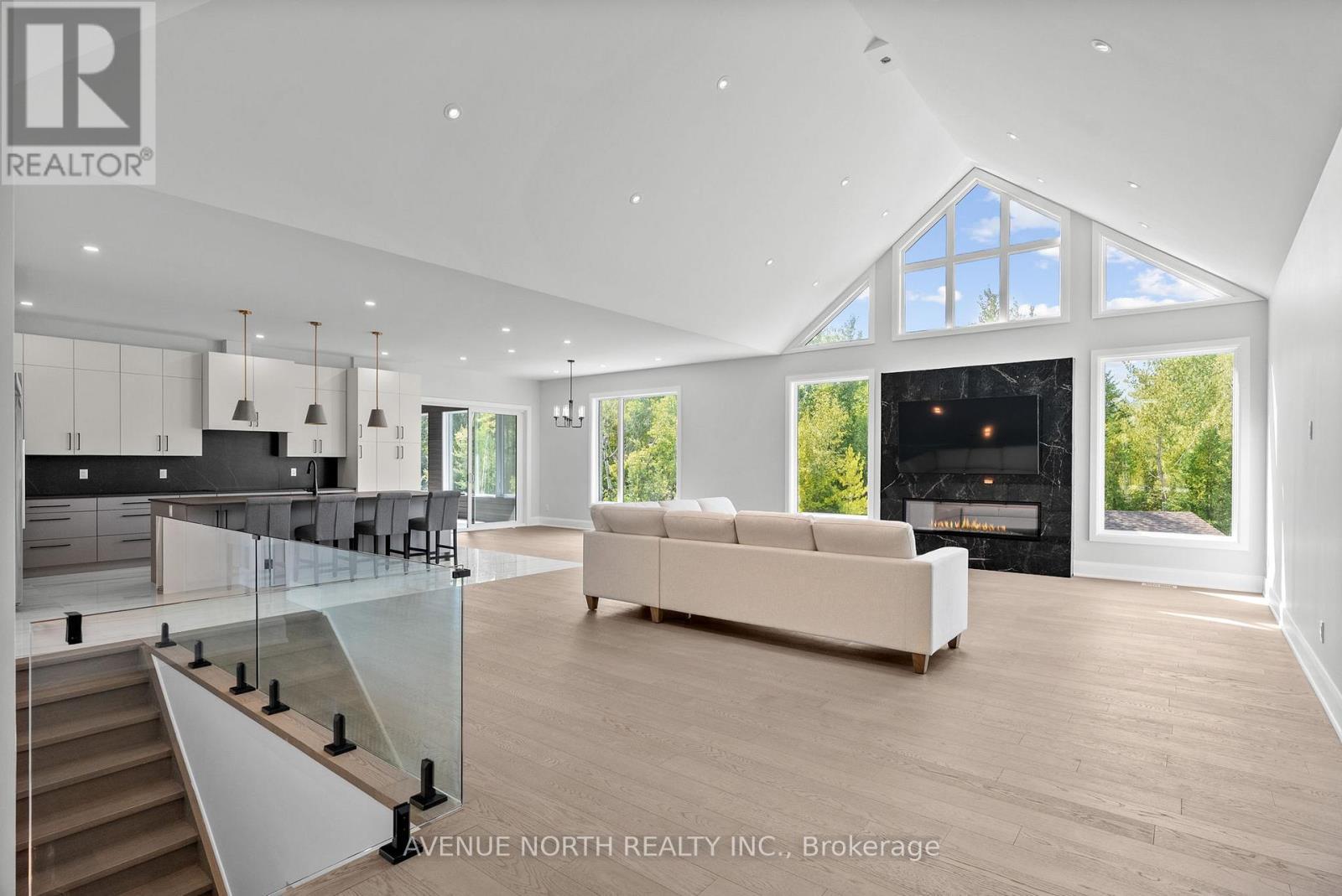 135 Cherryhill Drive, Ottawa, ON - Indoor