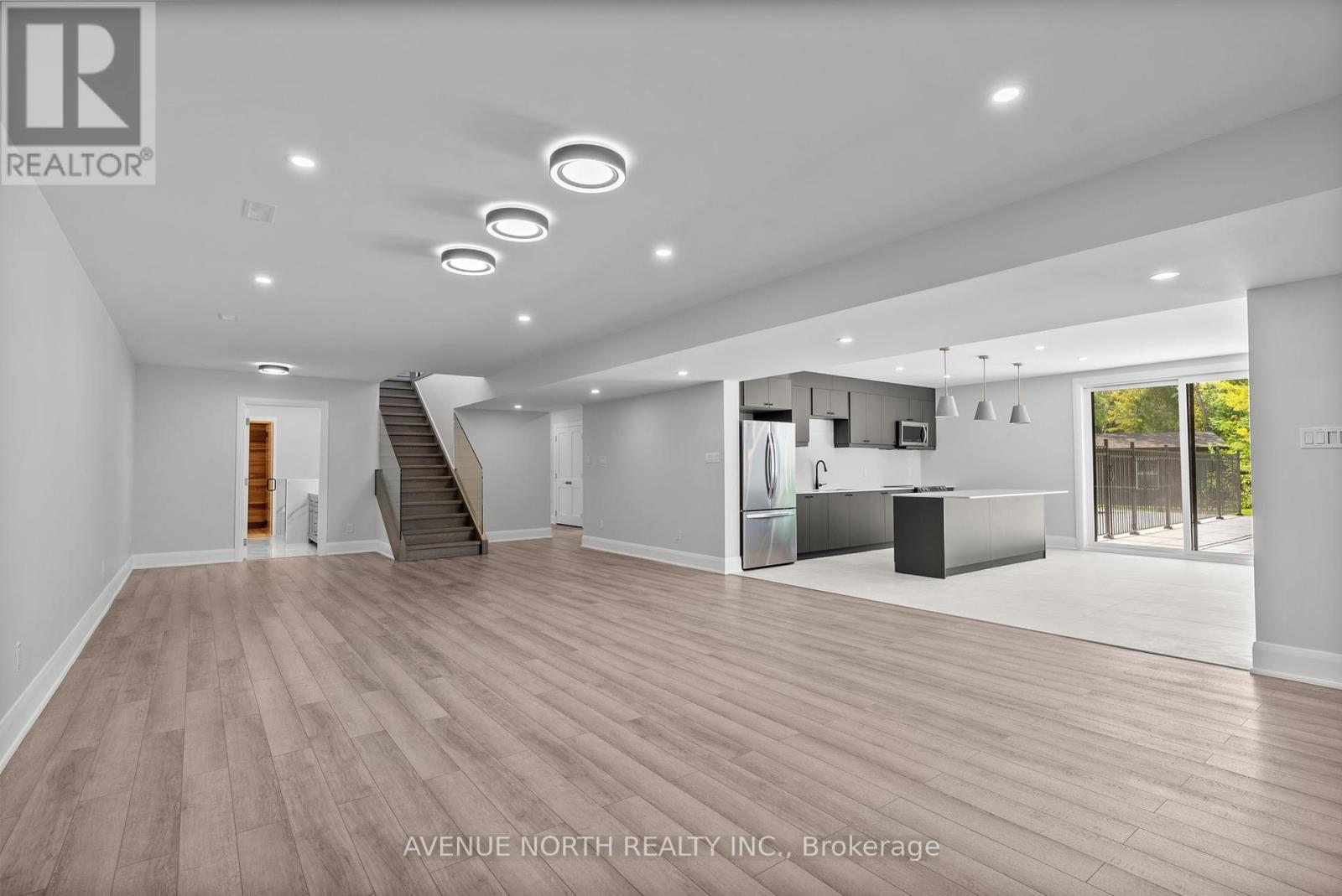 135 Cherryhill Drive, Ottawa, ON - Indoor