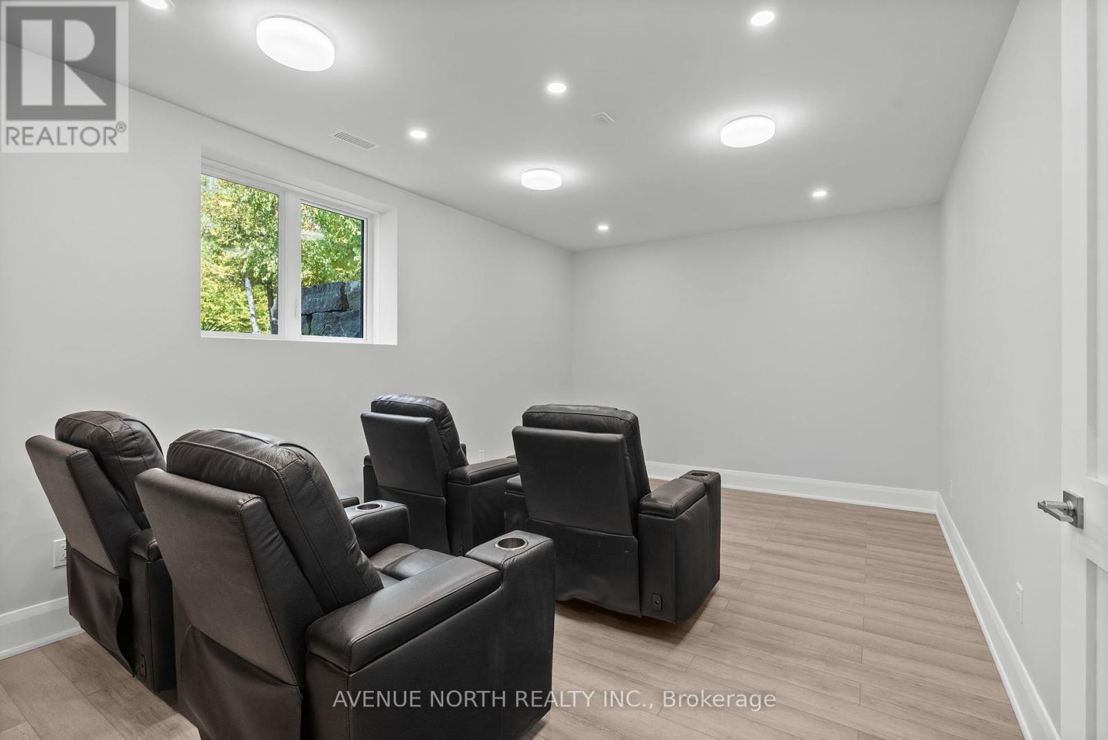 135 Cherryhill Drive, Ottawa, ON - Indoor Photo Showing Other Room