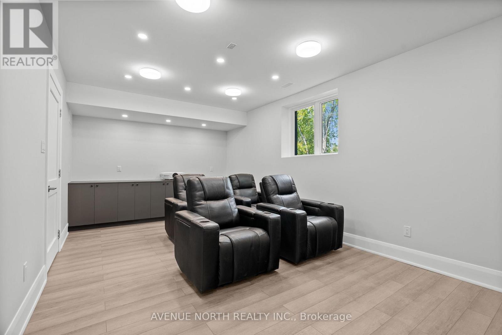 135 Cherryhill Drive, Ottawa, ON - Indoor Photo Showing Other Room