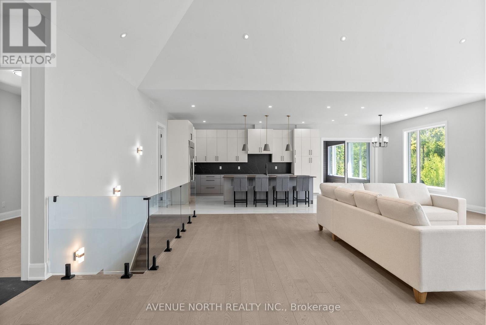 135 Cherryhill Drive, Ottawa, ON - Indoor