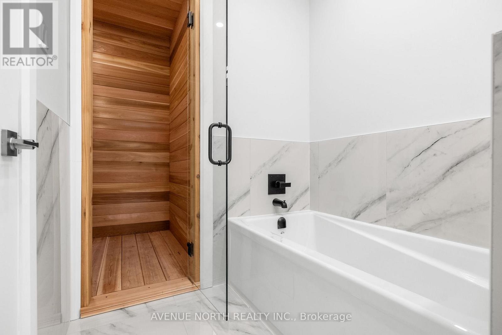 135 Cherryhill Drive, Ottawa, ON - Indoor Photo Showing Bathroom