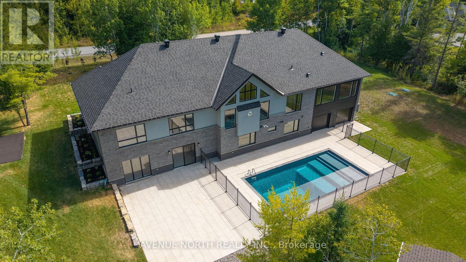 135 Cherryhill Drive, Ottawa, ON - Outdoor With In Ground Pool
