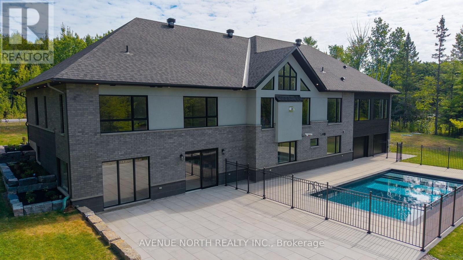 135 Cherryhill Drive, Ottawa, ON - Outdoor With In Ground Pool