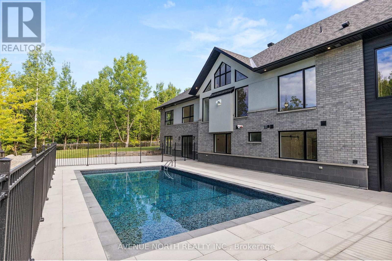 135 Cherryhill Drive, Ottawa, ON - Outdoor With In Ground Pool
