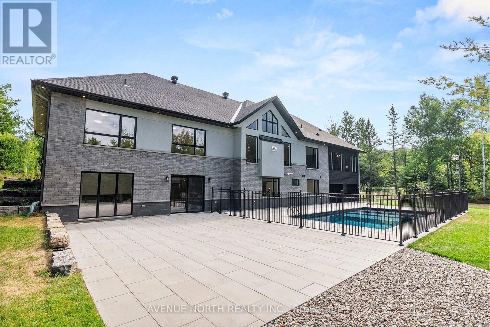 135 Cherryhill Drive, Ottawa, ON - Outdoor With In Ground Pool