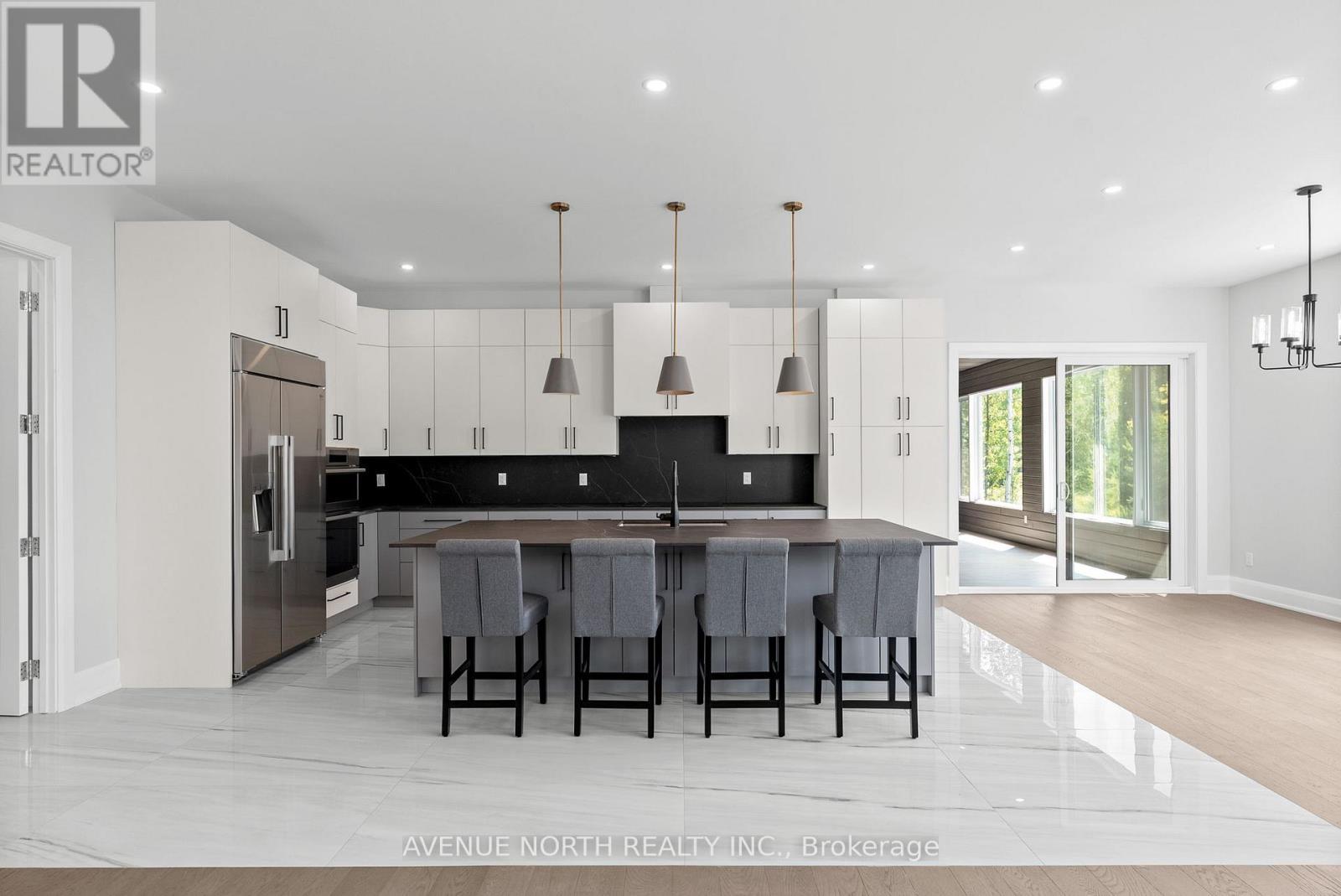 135 Cherryhill Drive, Ottawa, ON - Indoor Photo Showing Kitchen With Upgraded Kitchen