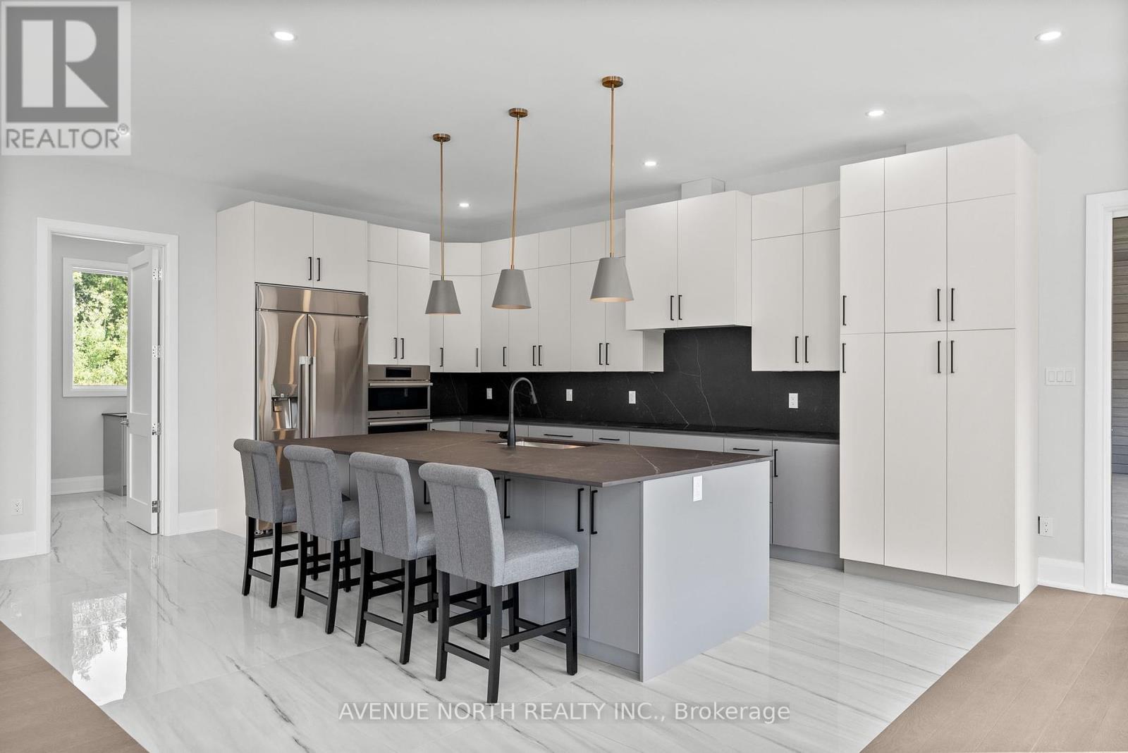 135 Cherryhill Drive, Ottawa, ON - Indoor Photo Showing Kitchen With Upgraded Kitchen