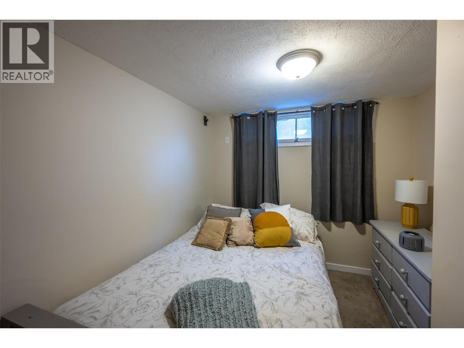 1467 Carmi Drive, Penticton, BC - Indoor Photo Showing Bedroom