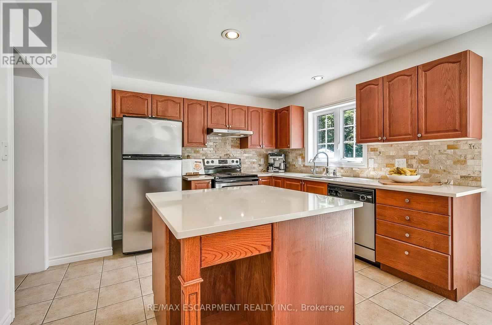 9 Valley Ridge Lane, Hamilton, ON - Indoor Photo Showing Kitchen