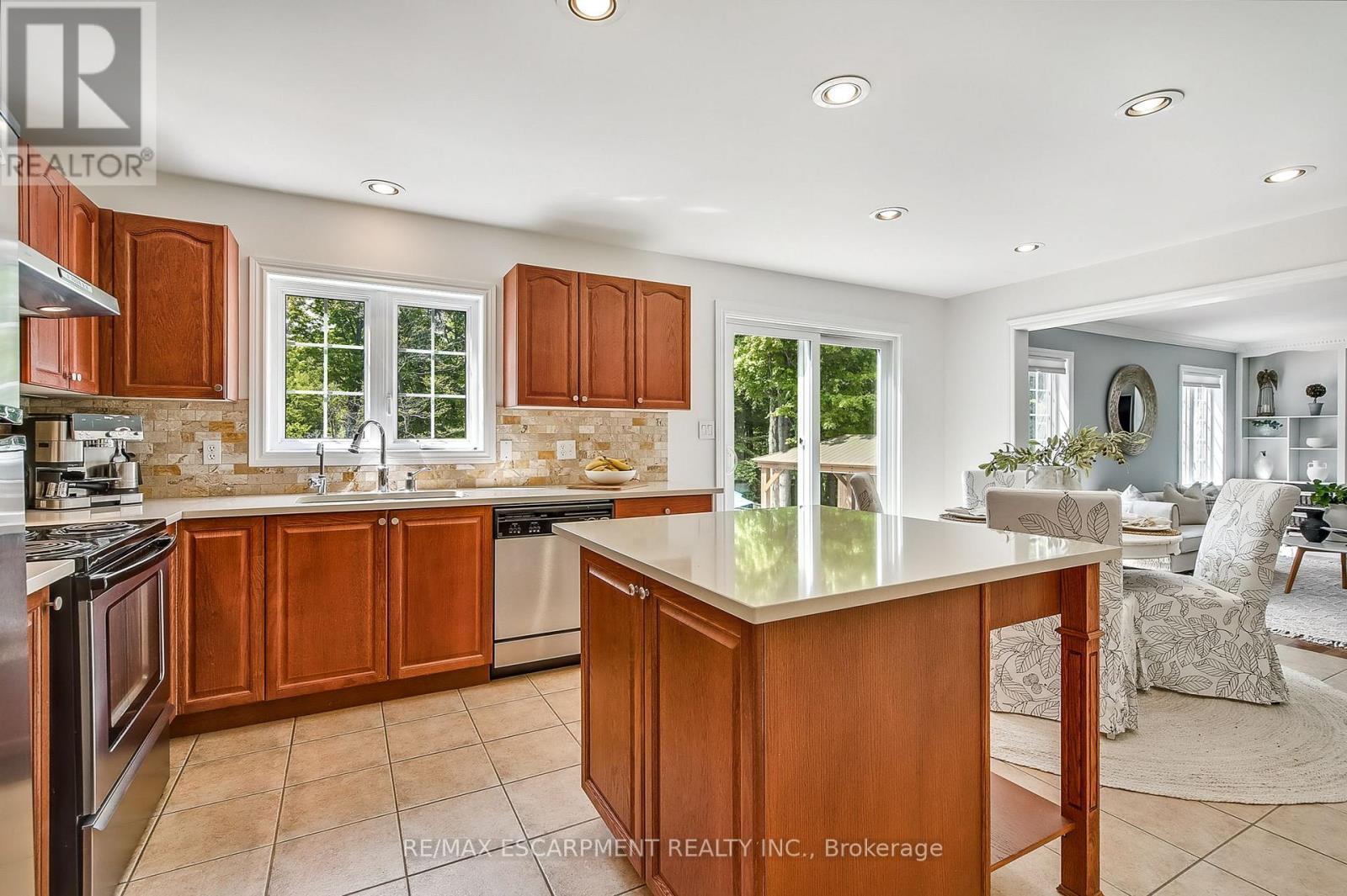 9 Valley Ridge Lane, Hamilton, ON - Indoor Photo Showing Kitchen