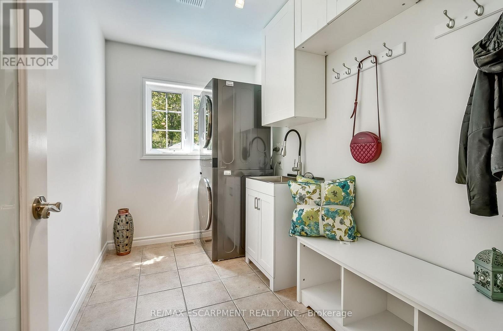 9 Valley Ridge Lane, Hamilton, ON - Indoor Photo Showing Other Room