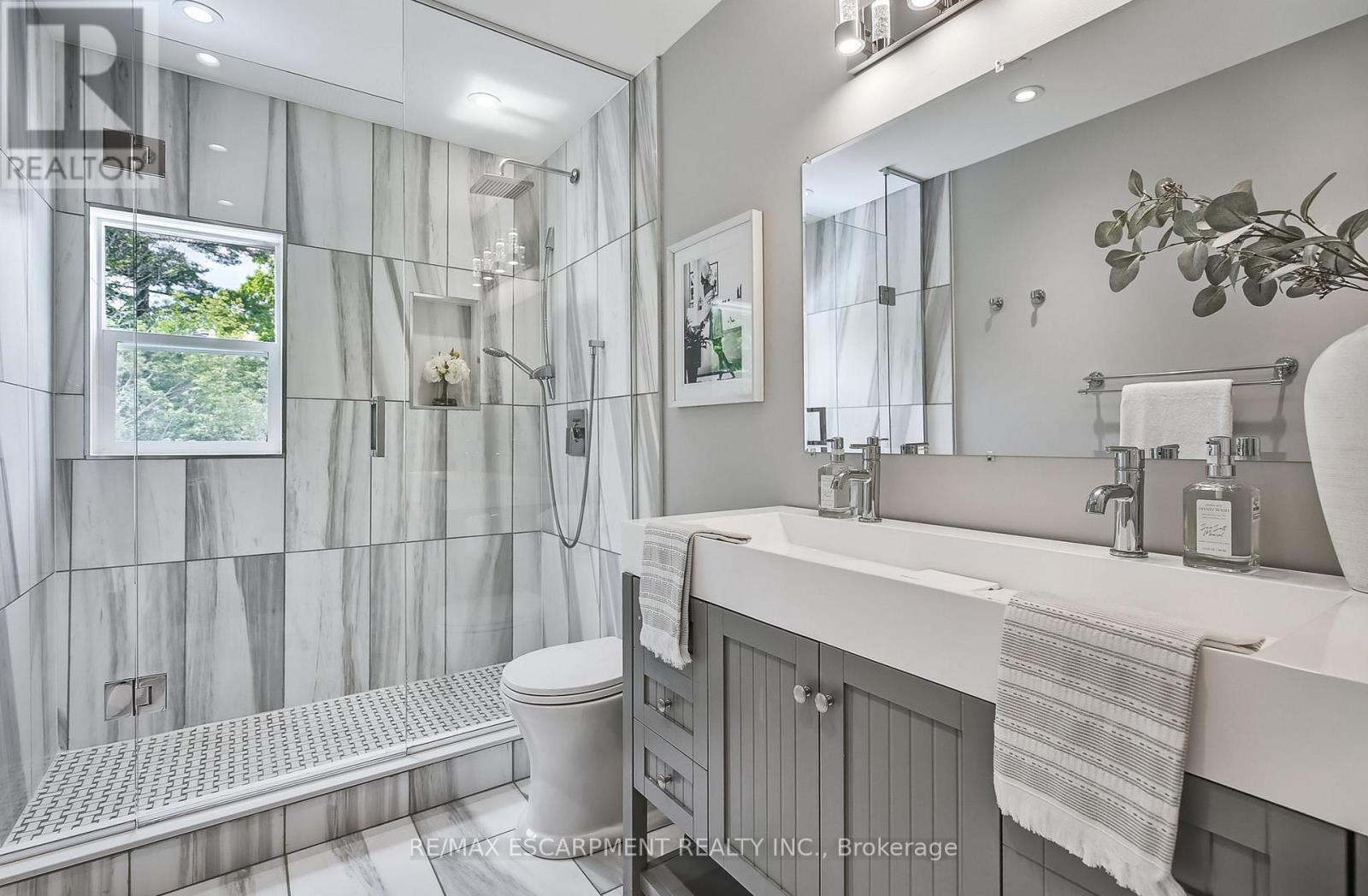 9 Valley Ridge Lane, Hamilton, ON - Indoor Photo Showing Bathroom