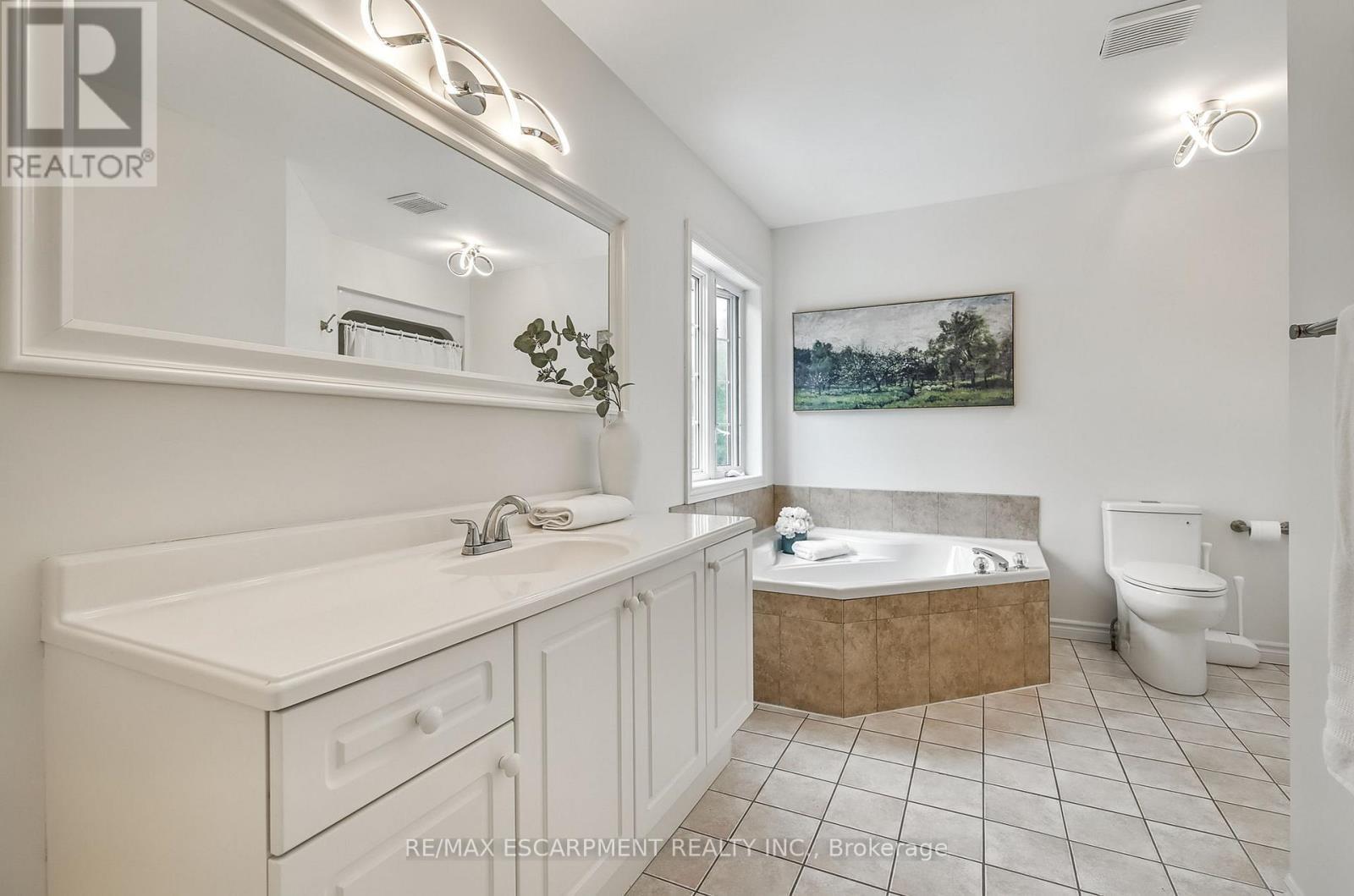 9 Valley Ridge Lane, Hamilton, ON - Indoor Photo Showing Bathroom