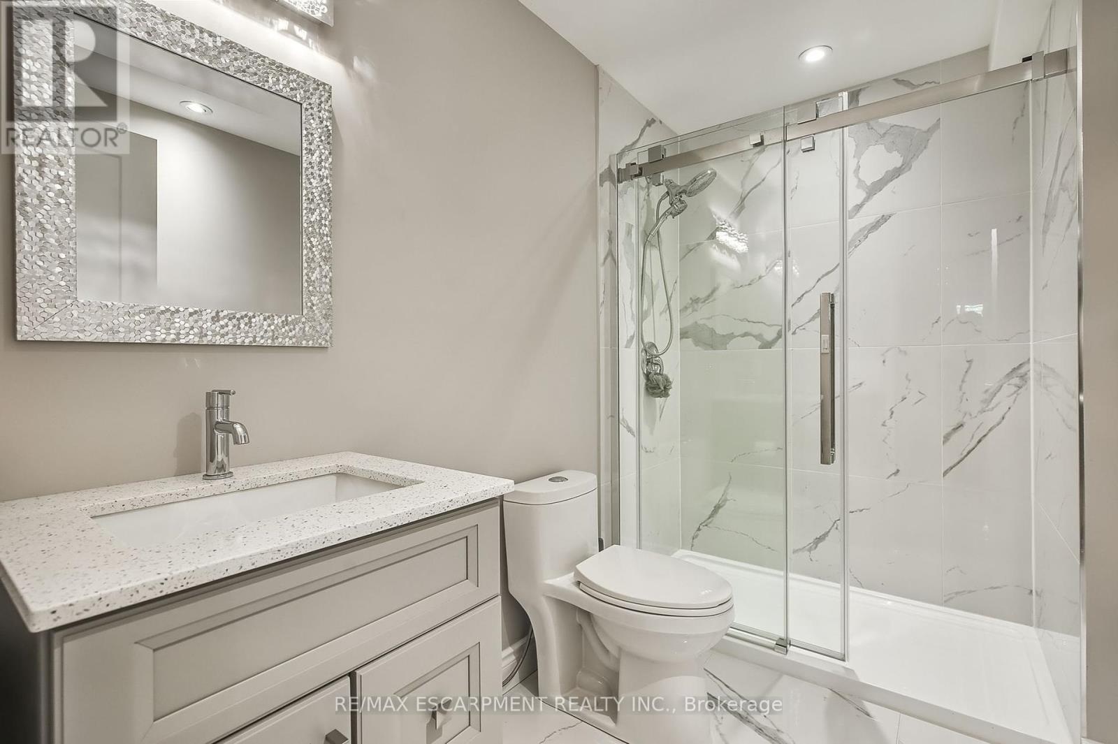 9 Valley Ridge Lane, Hamilton, ON - Indoor Photo Showing Bathroom