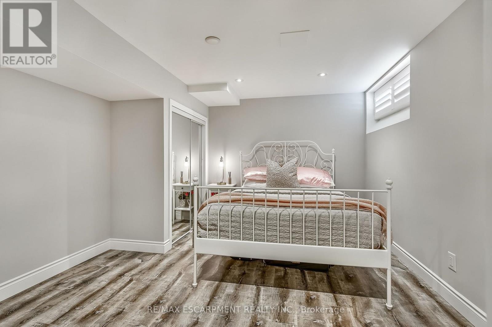 9 Valley Ridge Lane, Hamilton, ON - Indoor Photo Showing Bedroom