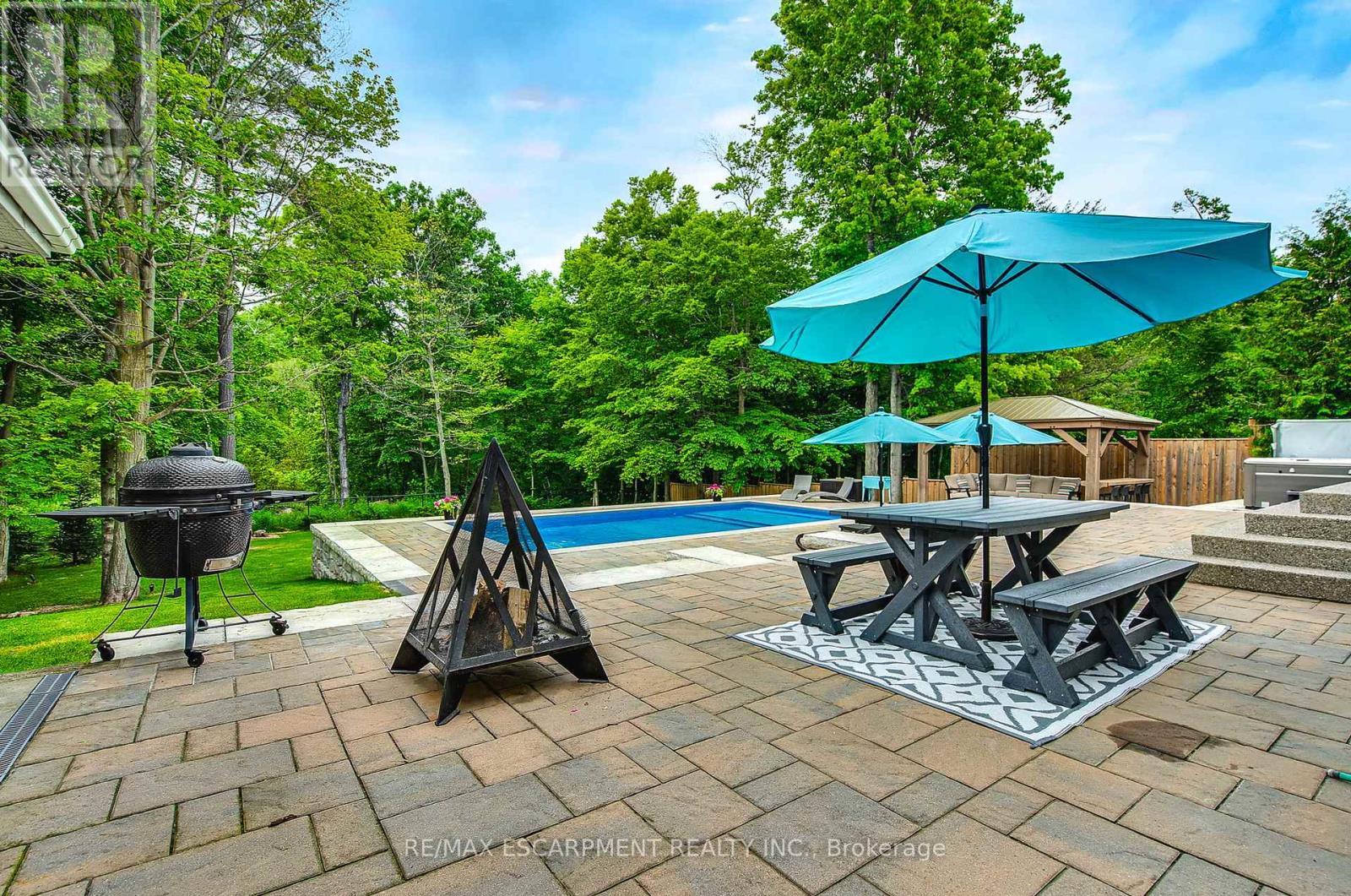 9 Valley Ridge Lane, Hamilton, ON - Outdoor With In Ground Pool