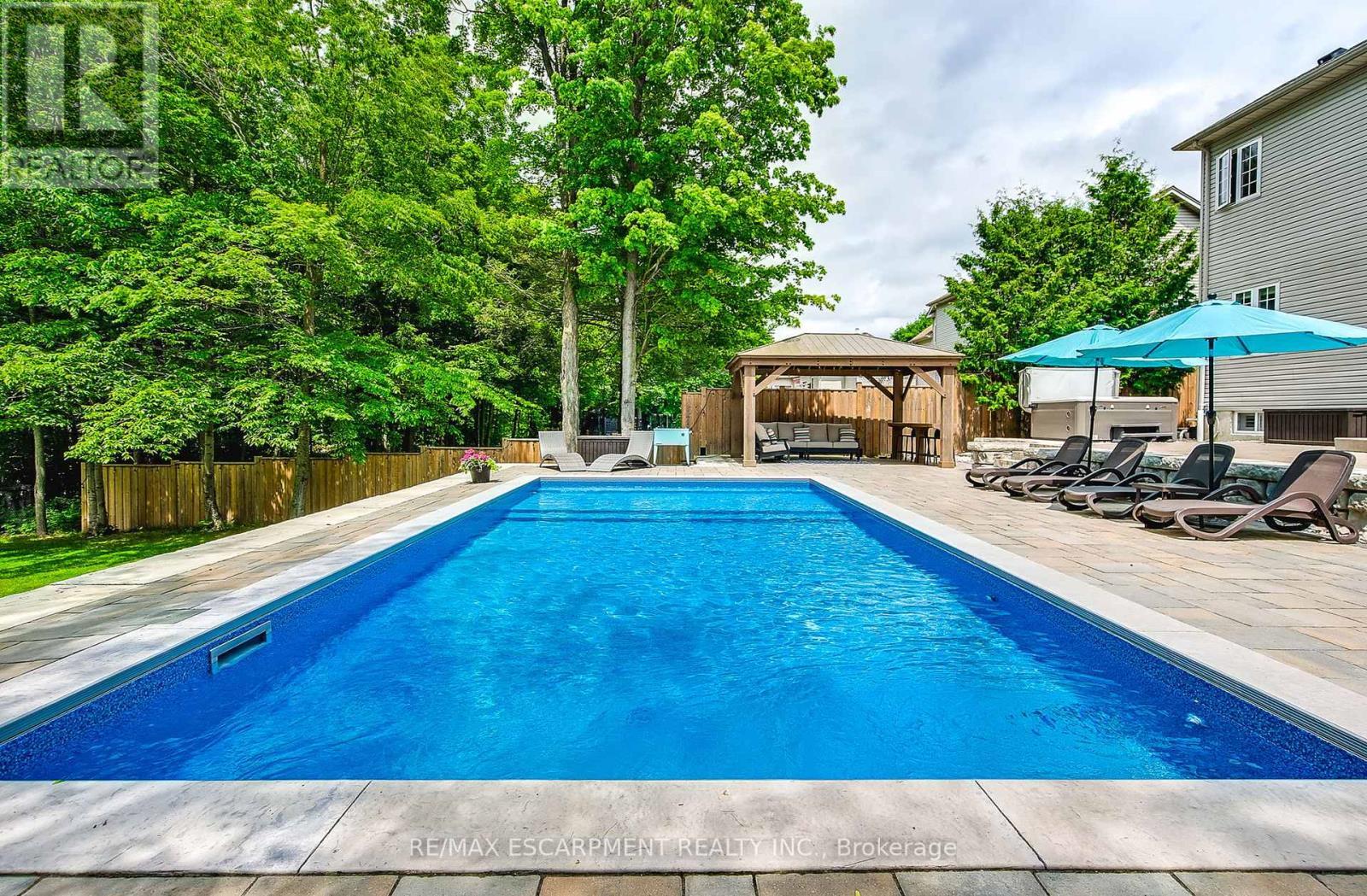 9 Valley Ridge Lane, Hamilton, ON - Outdoor With In Ground Pool