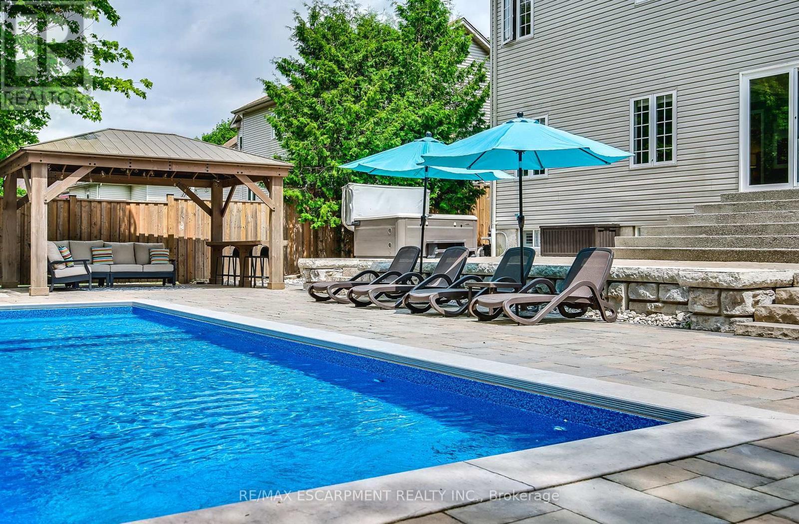 9 Valley Ridge Lane, Hamilton, ON - Outdoor With In Ground Pool With Deck Patio Veranda