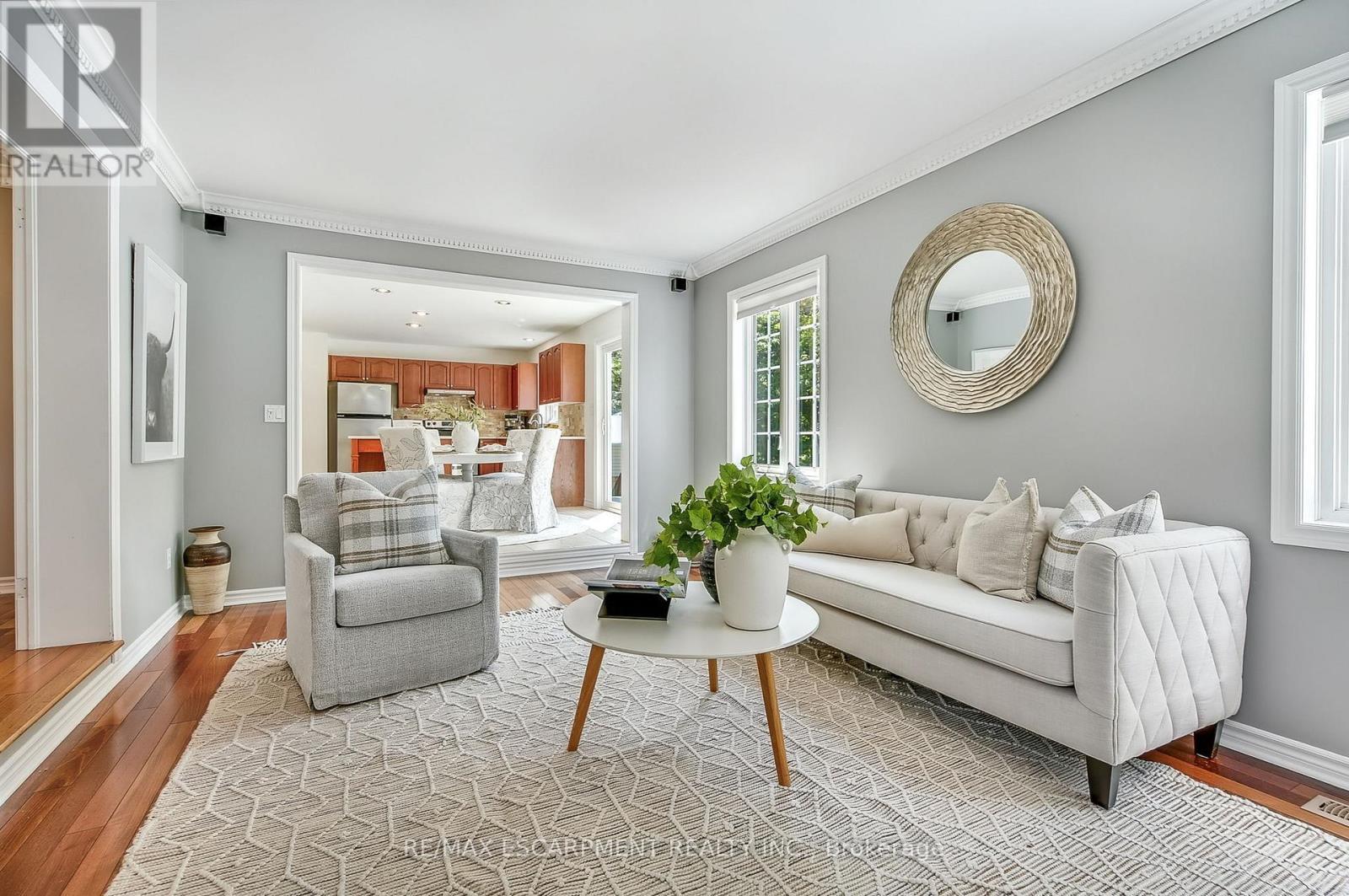 9 Valley Ridge Lane, Hamilton, ON - Indoor Photo Showing Living Room
