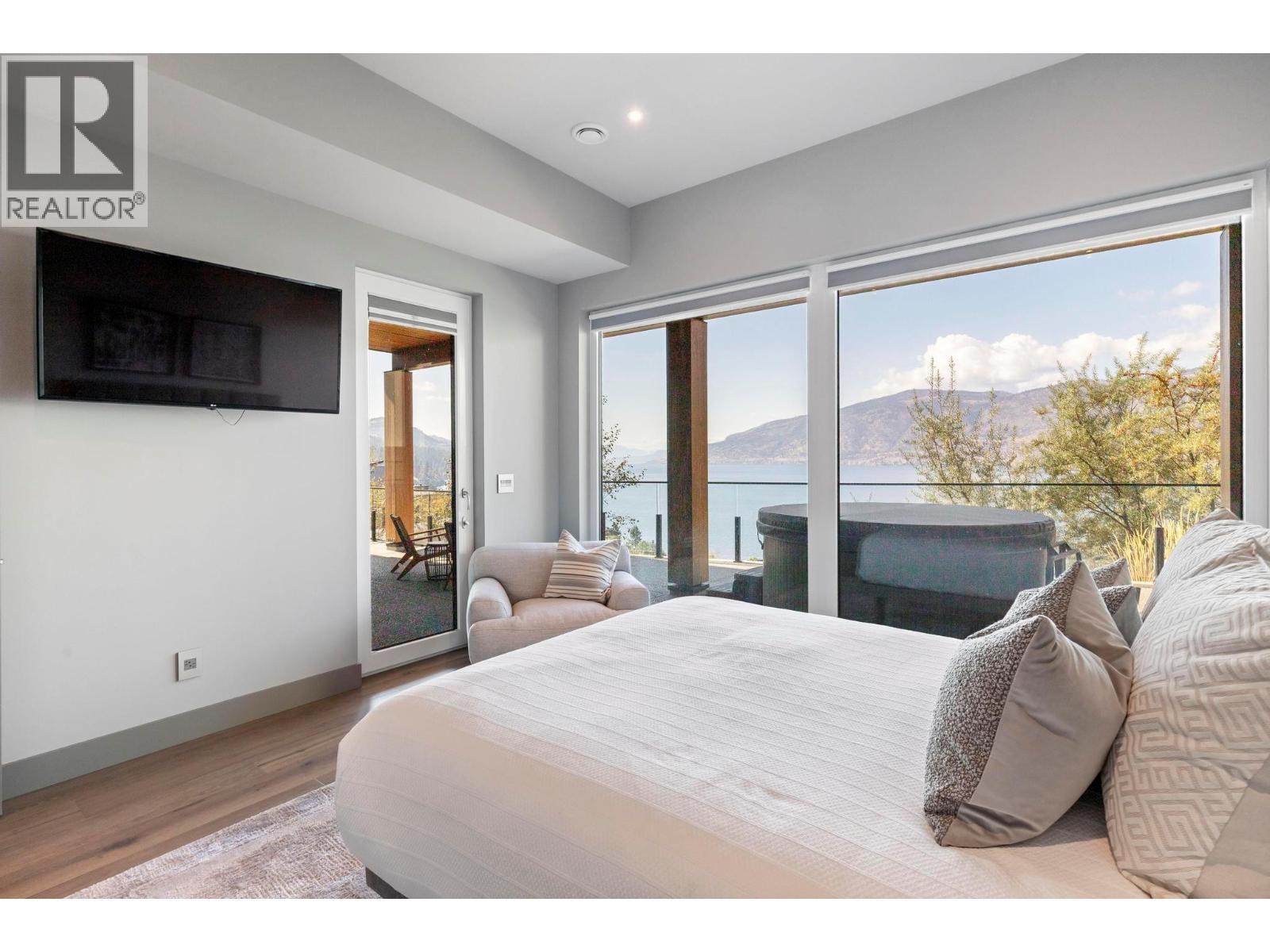 1502 Marble Ledge Drive, Lake Country, BC - Indoor Photo Showing Bedroom