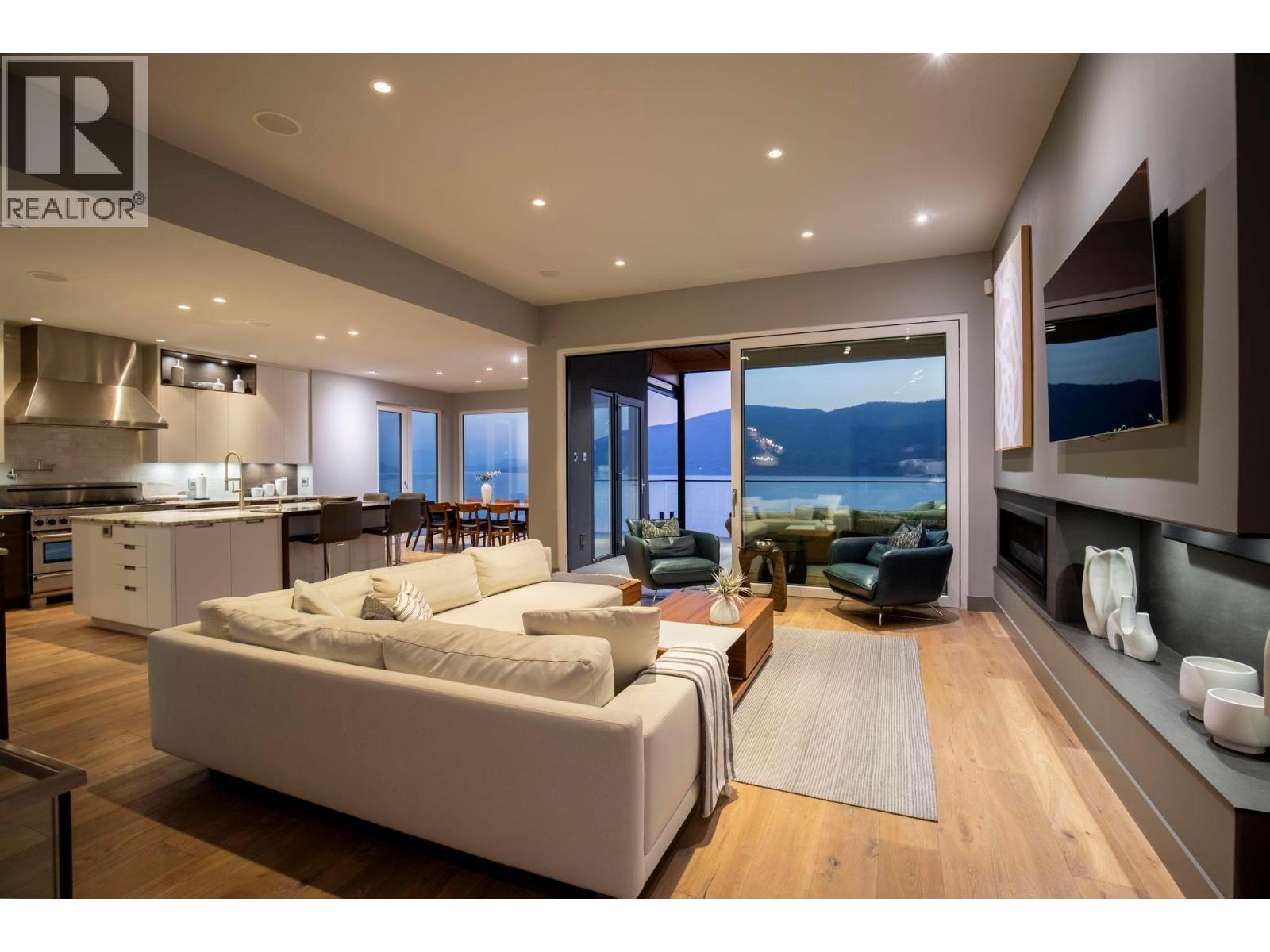 1502 Marble Ledge Drive, Lake Country, BC - Indoor With Fireplace