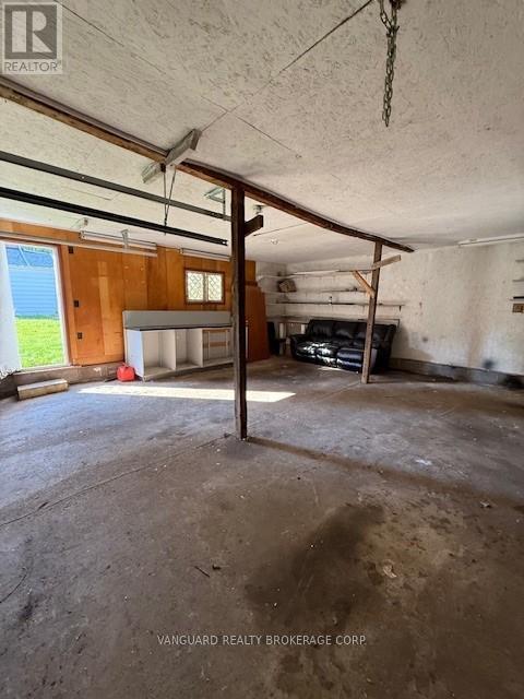 1803 4Th Avenue W, Owen Sound, ON - Indoor Photo Showing Garage
