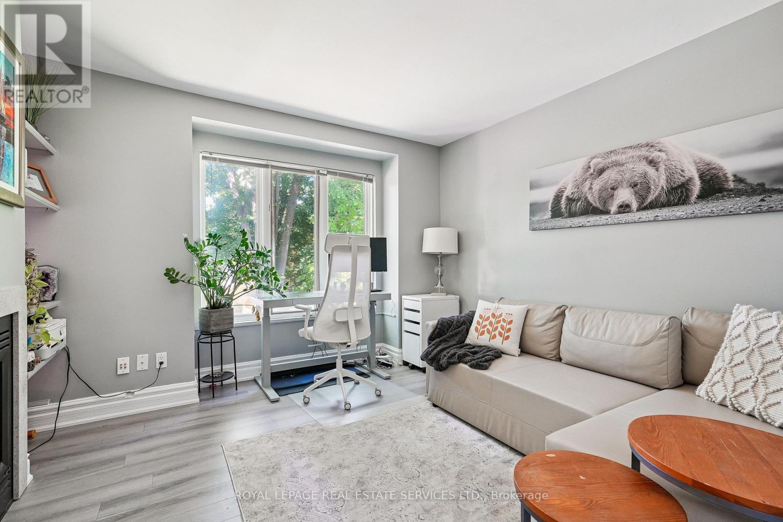 397 River Side Drive, Oakville, ON - Indoor Photo Showing Living Room