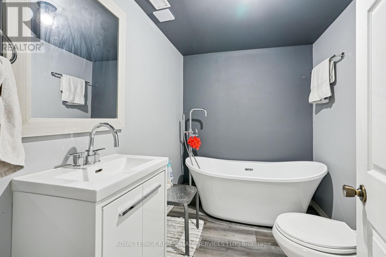 397 River Side Drive, Oakville, ON - Indoor Photo Showing Bathroom