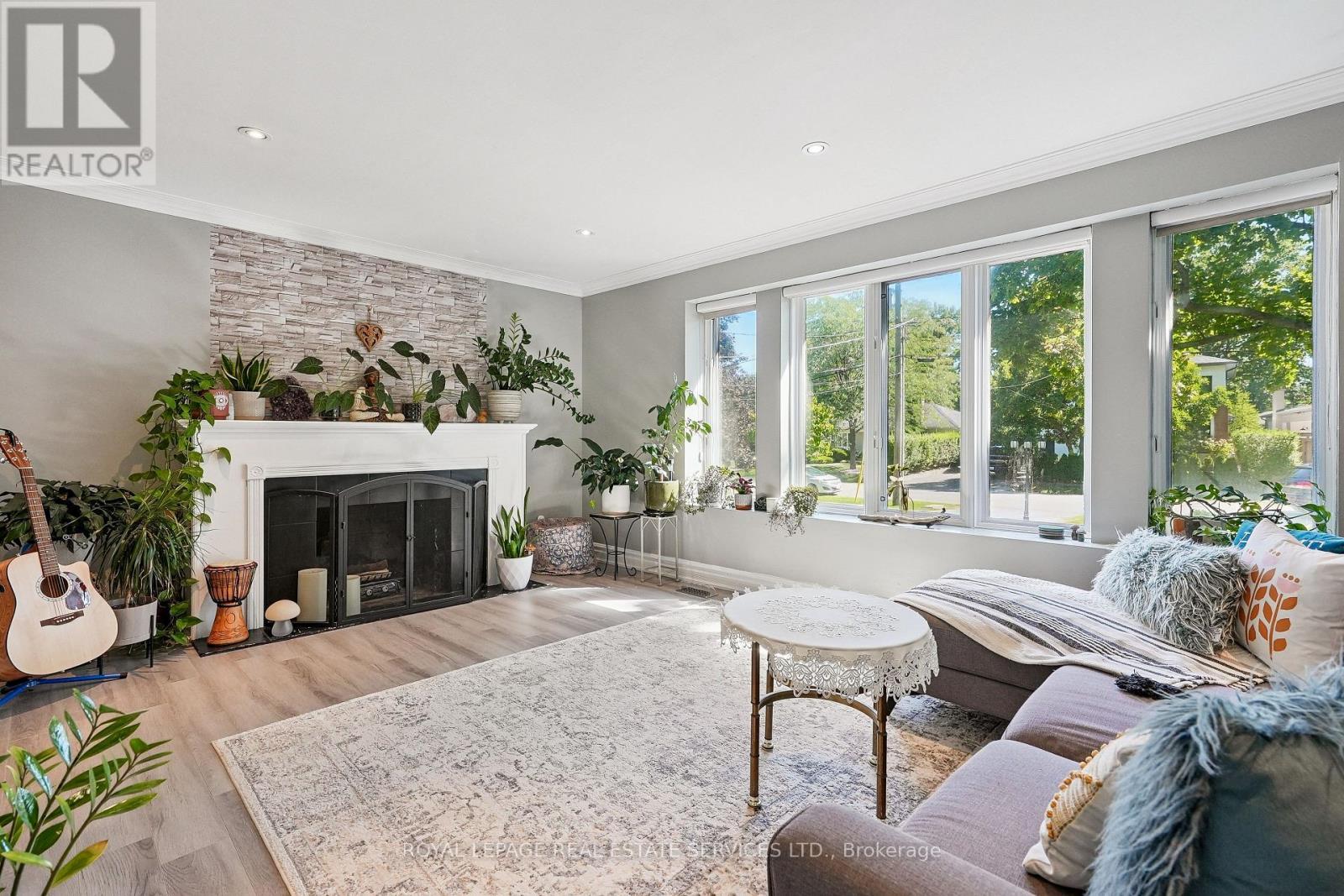 397 River Side Drive, Oakville, ON - Indoor Photo Showing Living Room With Fireplace
