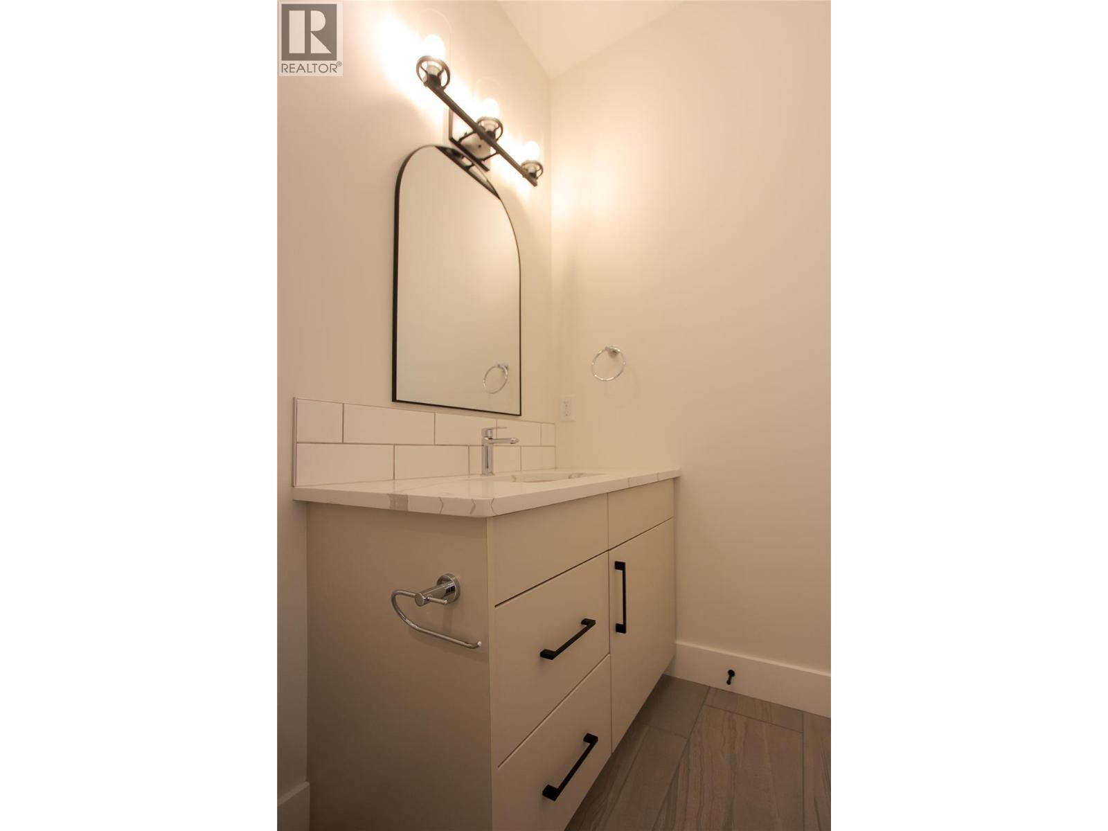 1572 Treadwell Street, Rossland, BC - Indoor Photo Showing Bathroom