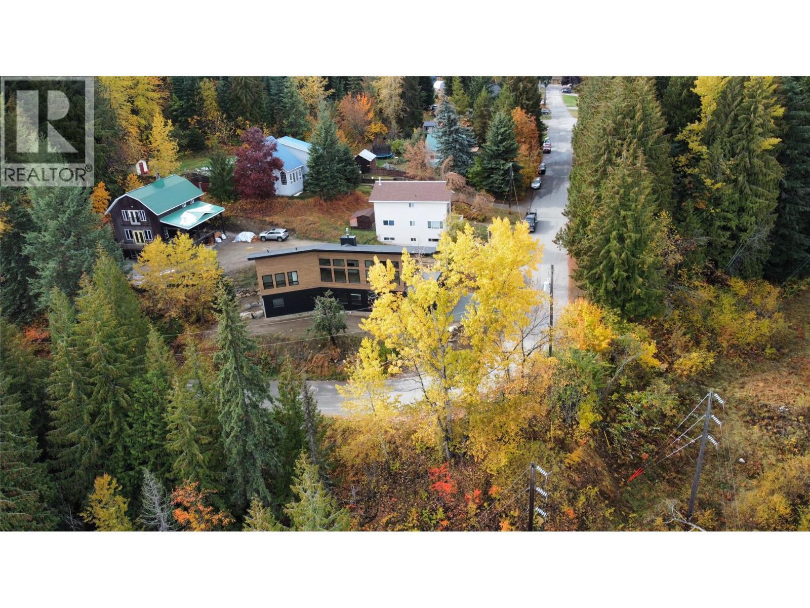 1572 Treadwell Street, Rossland, BC - Outdoor With View