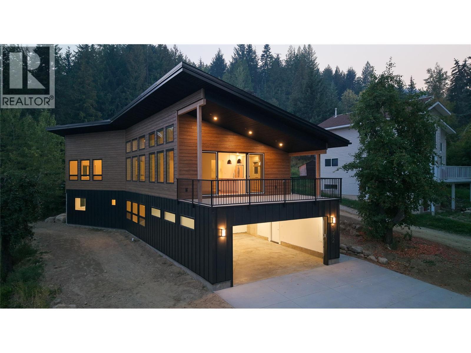 1572 Treadwell Street, Rossland, BC - Outdoor With Deck Patio Veranda