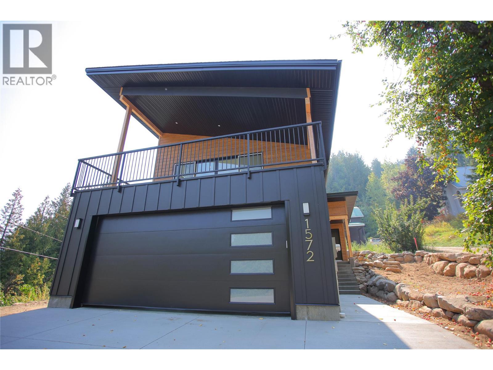 1572 Treadwell Street, Rossland, BC - Outdoor