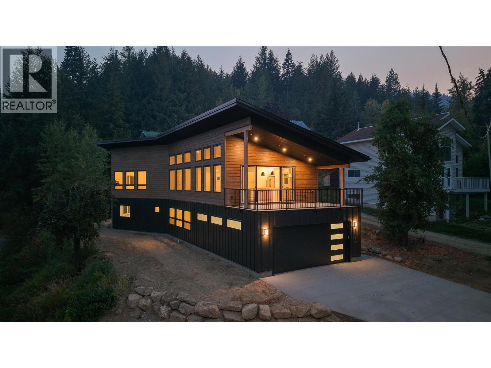 1572 Treadwell Street, Rossland, BC - Outdoor